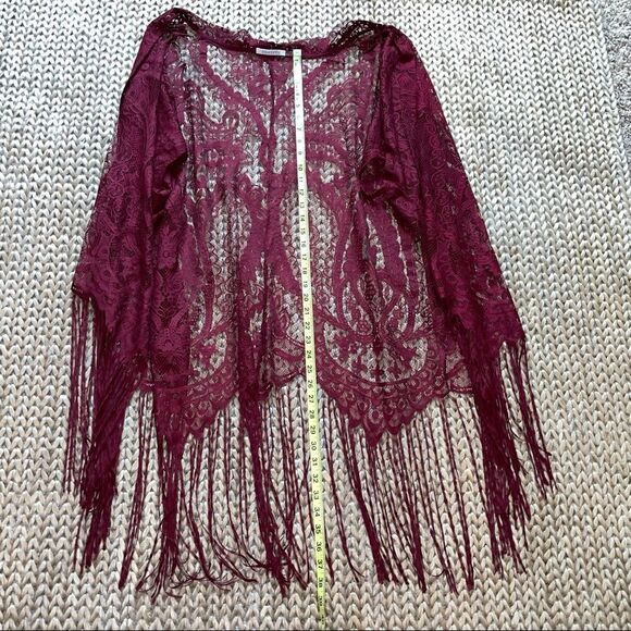 Emerette Short Sleeve Lace Kimono With Fringe Burgundy / Wine Colored Size Small - Picture 9 of 10